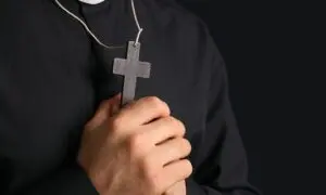 Sacerdote preserva Santíssimo Sacramento e fiéis em abalo sísmico na Colômbia