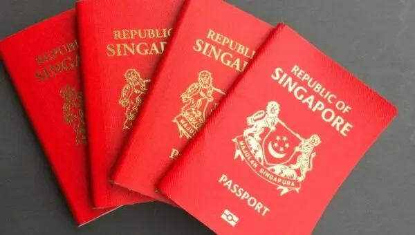 Passaporte internacional de Singapura - dinopix/ Istockphoto.com
