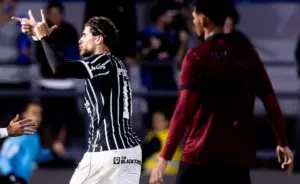 Pedro Raul desencanta no Corinthians, comemora gols e reconhece pressão da torcida: “Cobrança é justa”