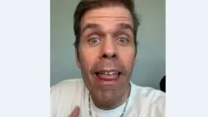 Ο Perez Hilton μεταφέρεται στο νοσοκομείο μετά από ανησυχητική ζωντανή μετάδοση που ερευνήθηκε από την αστυνομία του Μαϊάμι