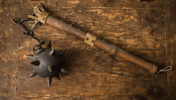 Arqueólogos descobrem arma misteriosa por trás de buracos em crânios de soldados medievais