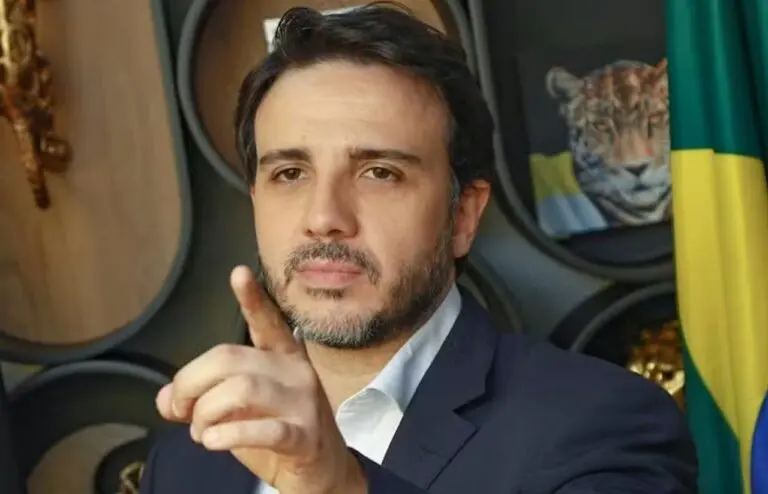 Renan Santos - MBL