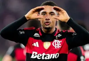 Samuel Lino marca golaço pelo Flamengo na Libertadores e responde críticas: “Quem ri por último ri melhor”