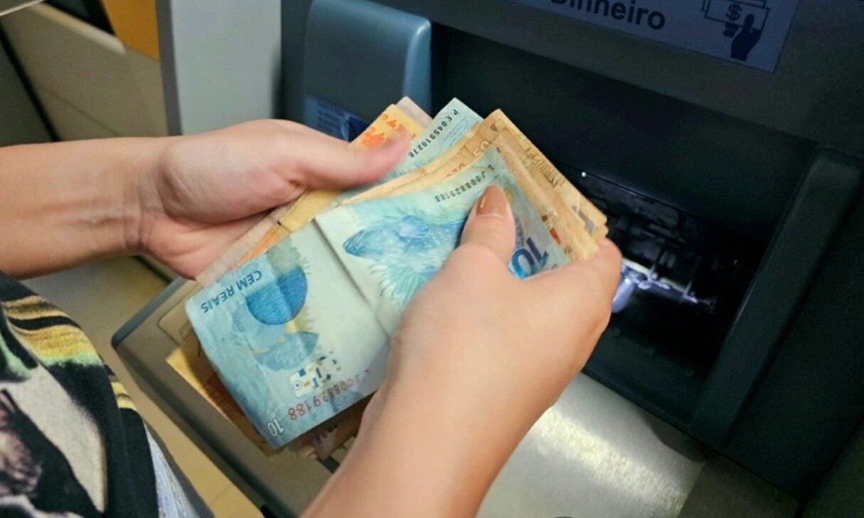 Saque dinheiro, real - Junior Pereira/ Istockphoto.com