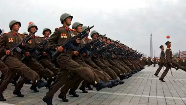 Zelensky denuncia Coreia do Norte por reforçar Rússia com mísseis e até 50 mil soldados