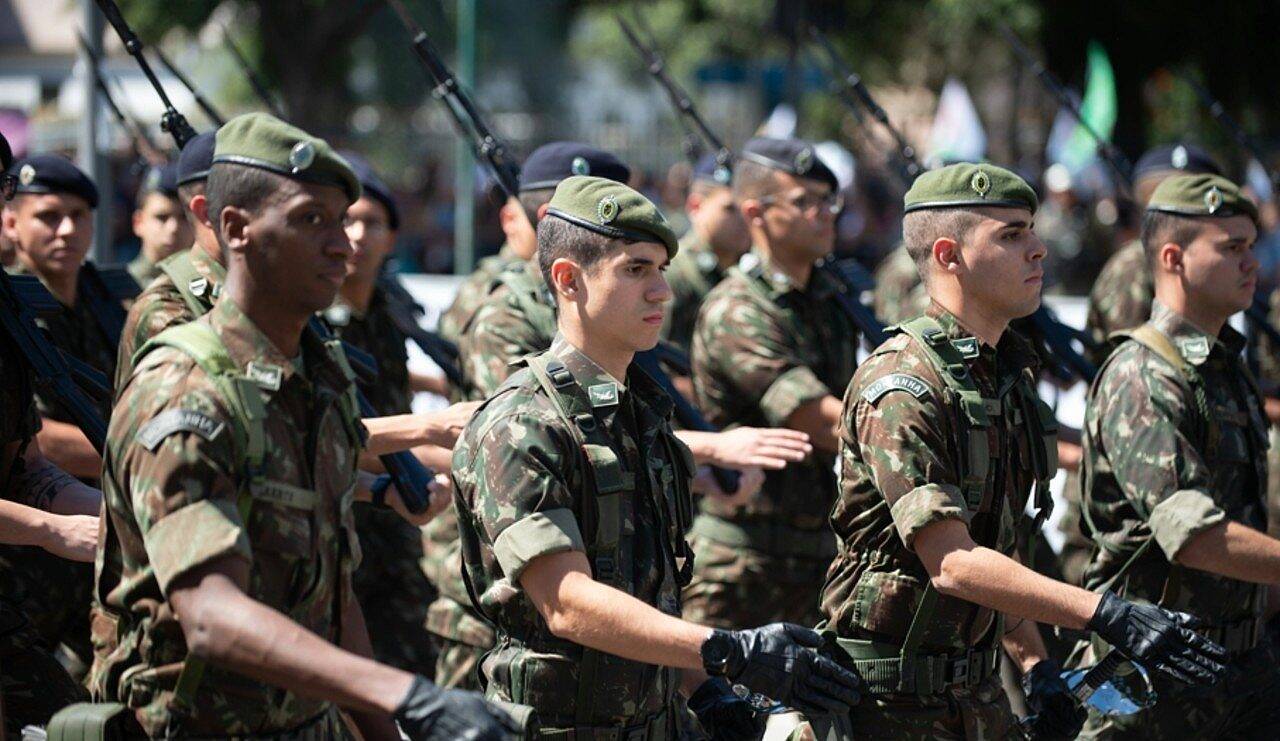 Soldados, militares - Celso Pupo/ Shutterstock.com