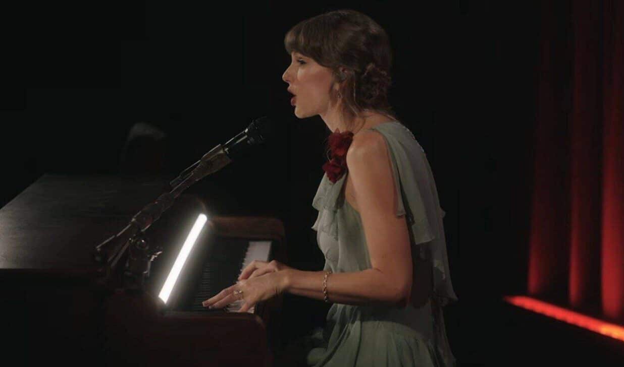 Taylor Swift em apresentação - Reprodução/YouTube