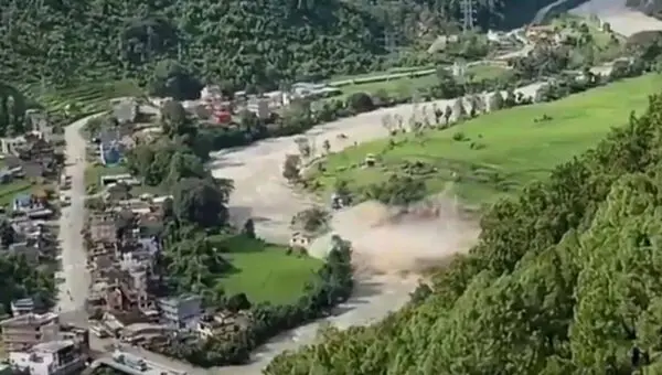 Deslizamento de terra e gelo mata 95 pessoas e deixa mais de 400 desaparecidas na fronteira entre Nepal e Tibete