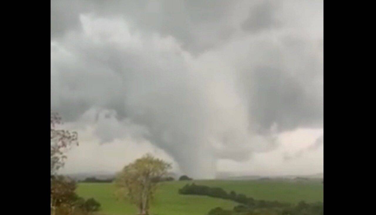 Tornado em Pedro Os&oacute;rio/RS