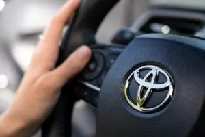 Toyota mengumumkan penarikan global atas 655.000 unit Camry karena kerusakan dasbor