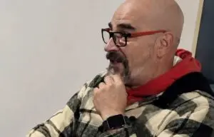 Infarto mata jornalista aos 49 anos durante estreia de TV online na Argentina