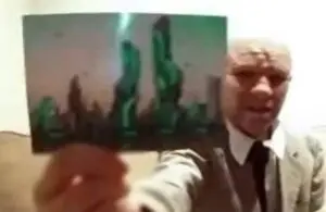 Suposto viajante do tempo exibe fotografia de 2118 e detalha futuro