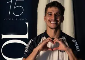 Gol de Vitor Bueno nos acréscimos garante empate do Remo e altera cenário na tabela do Brasileirão