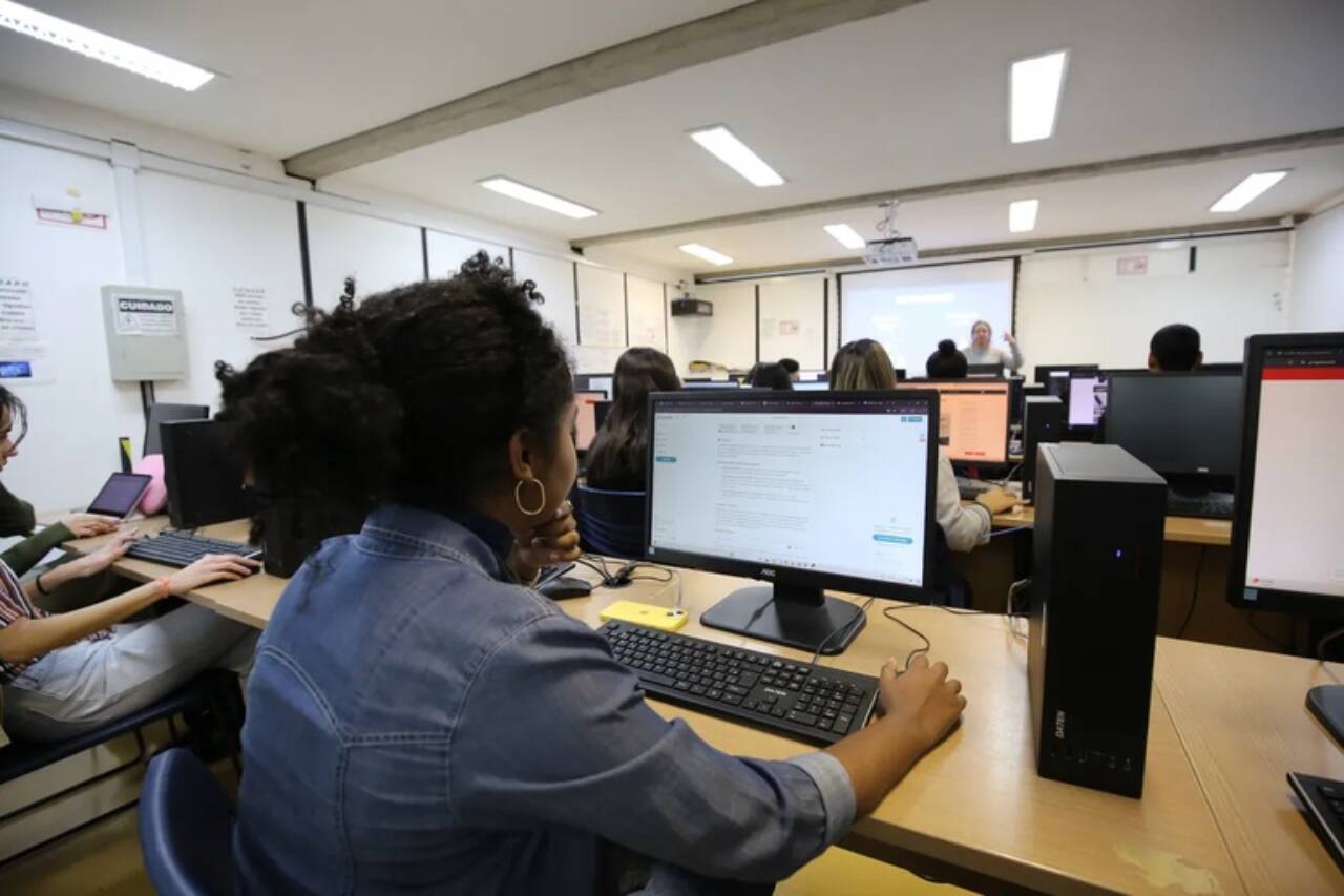 Estudantes de licenciatura podem se inscrever para receber bolsa destinada a futuros professores