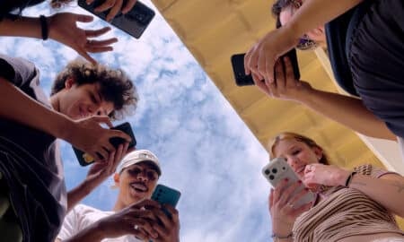 Caminhos da Reportagem desta segunda destaca o voto de jovens e idosos