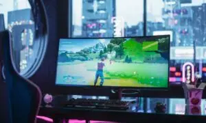Monitor curvo, tela gamer - Gorodenkoff/ shutterstock.com