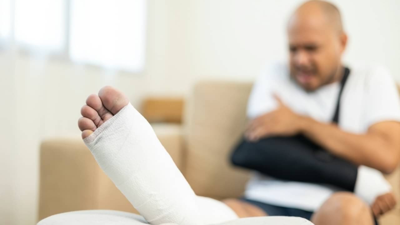 Acidente, fratura, lesão óssea - chanakon laorob/ istockphoto.com