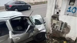 Adolescente morreu após carro colidir contra muro em Registro - Reprodução e Rodrigo Sales/Hot News
