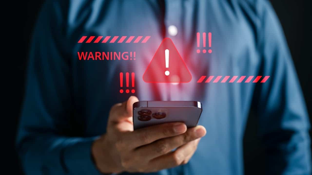 Alerta, golpe, fraude - MMD Creative/shutterstock.com