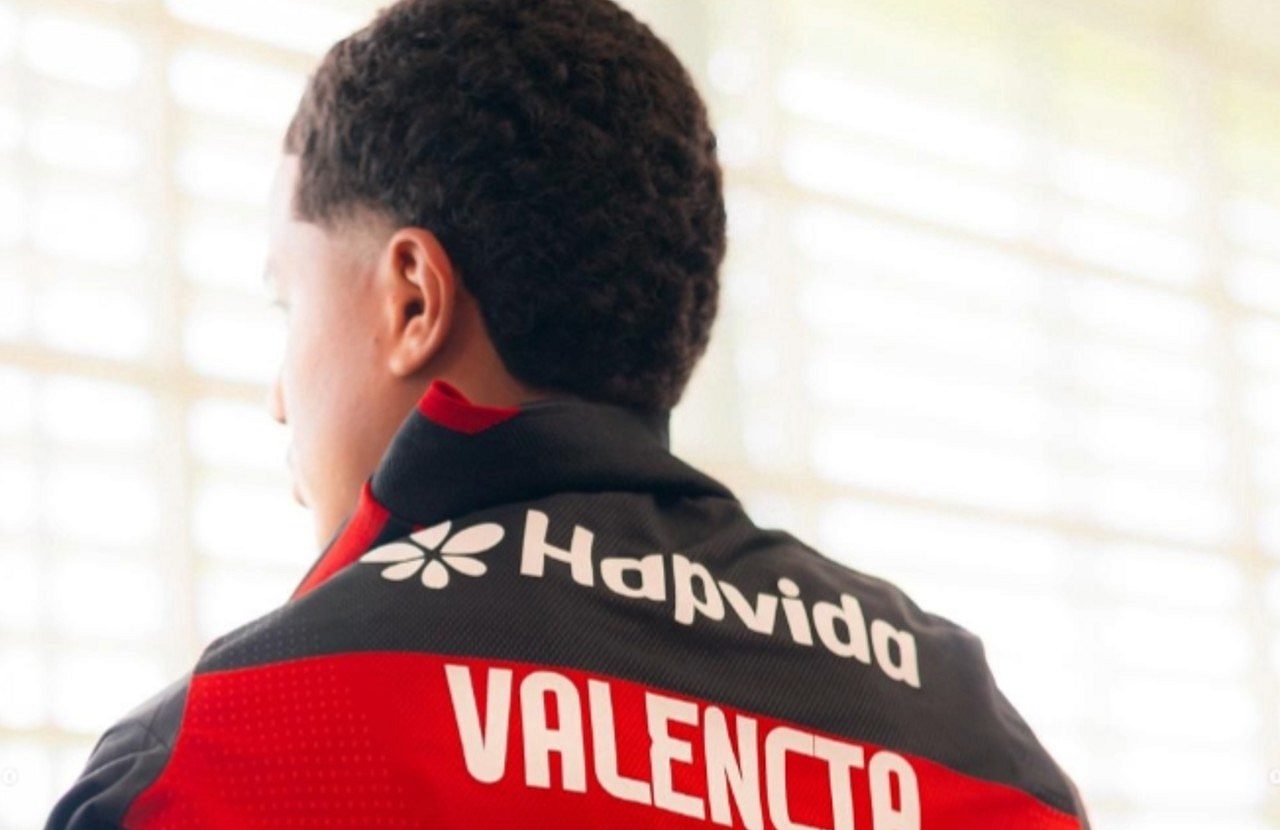 Flamengo oficializa Anthony Valencia por R$ 30 milhões para reforçar ataque