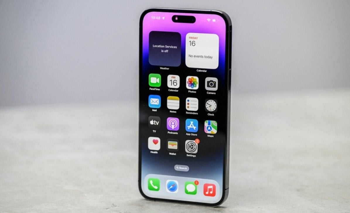 Apple, iphone - NguyenDucQuang/istockphoto