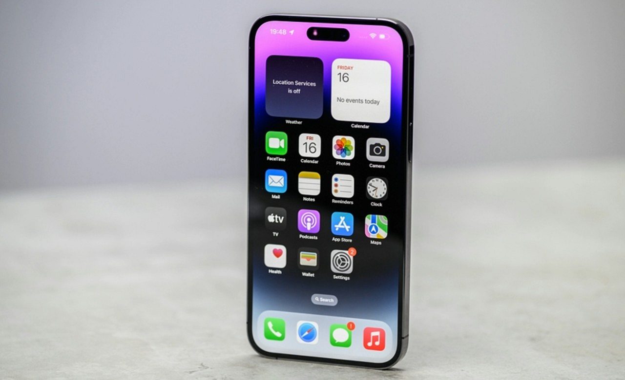 Apple, iphone - NguyenDucQuang/istockphoto