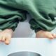 Banquinho de apoio para usar na privada - Okrasiuk/Shutterstock.com