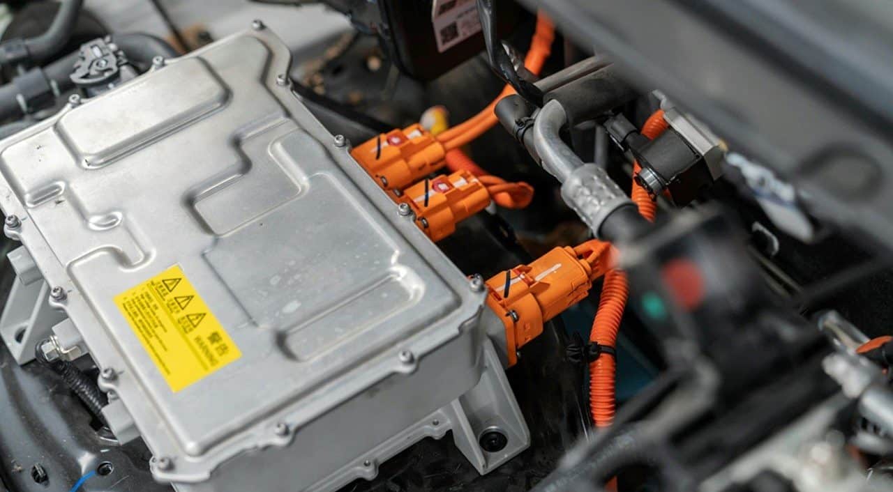 Carros elétricos dispensam manutenção interna na bateria