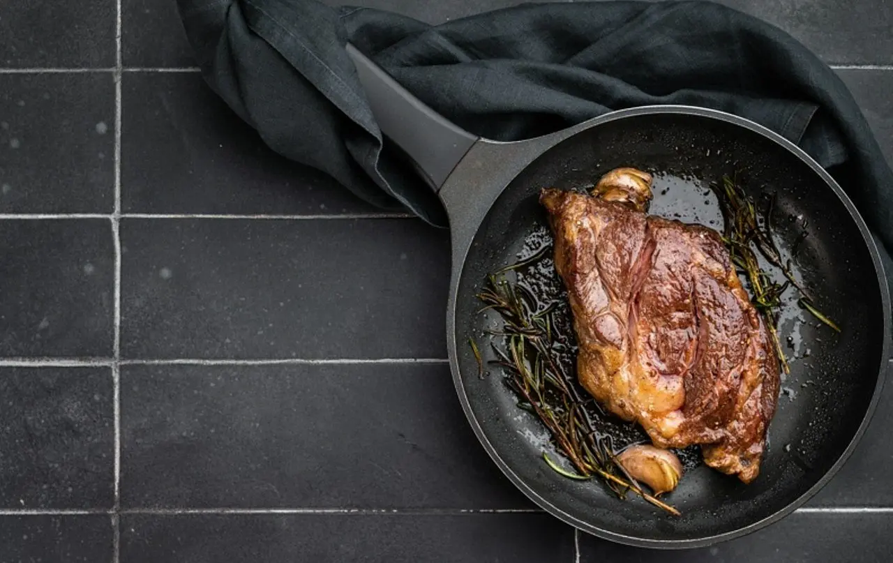 Bife, carne - Mironov Vladimir/Shutterstock.com