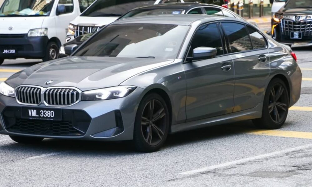 BMW Série 3 apresenta nova geração com motor híbrido leve e versão M350 xDrive