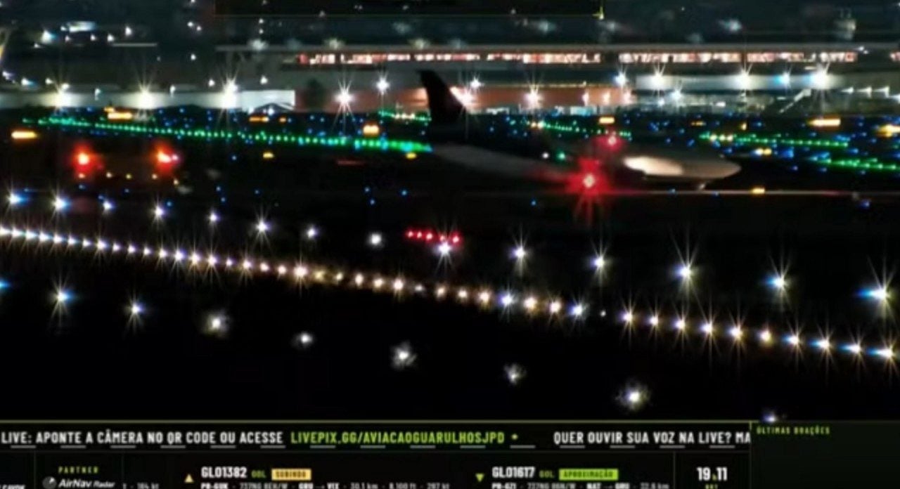 Boeing da Boliviana de Aviación faz pouso emergencial no Aeroporto Internacional de SP, em Guarulhos — Foto: Aviação Guarulhos JPD