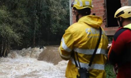 Bombeiros buscam desaparecidos na Serra do RS - Bettina Gehm/ Grupo RBS