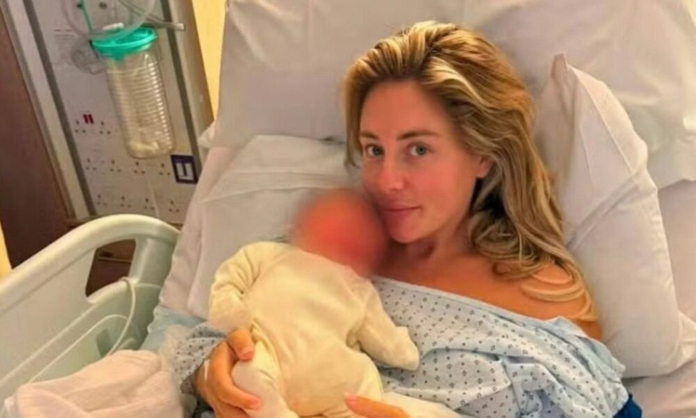 Bonnie Blue encerra leilão e anuncia nome do filho como BetBolt