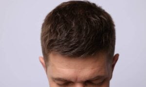 Cabelo masculino - New Africa / shutterstock.com