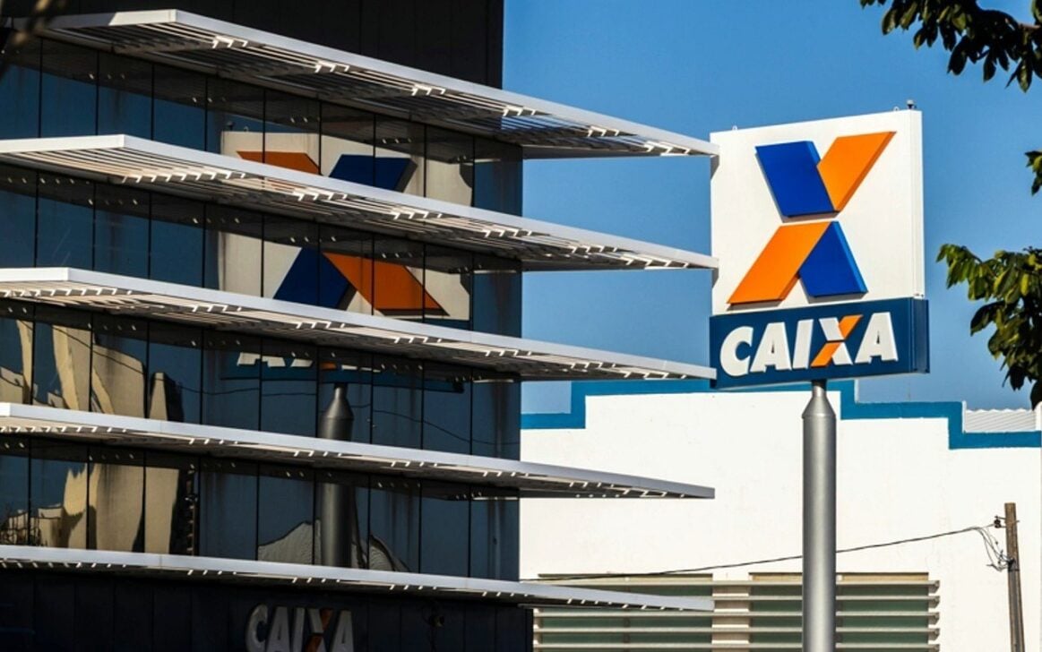 Caixa Econômica Federal- Alf Ribeiro / Shutterstock.com