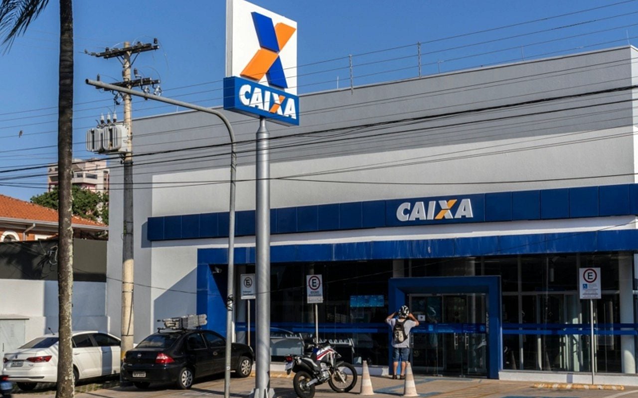 Caixa Econômica Federal - Alf Ribeiro / Shutterstock.com