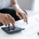 Calculadora, finanças, contas - Lee Charlie/shutterstock.com