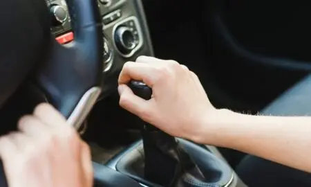 Câmbio manual - O_Lypa/istockphoto