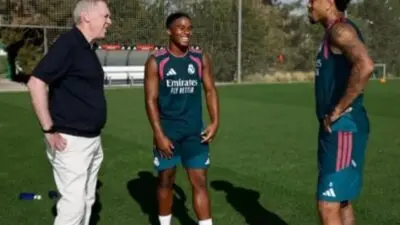 Carlo Ancelotti com Endrick e Éder Militão - Divulgação/Real Madrid