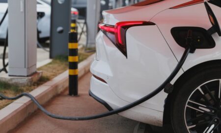 Carro elétrico - lzf/shutterstock.com