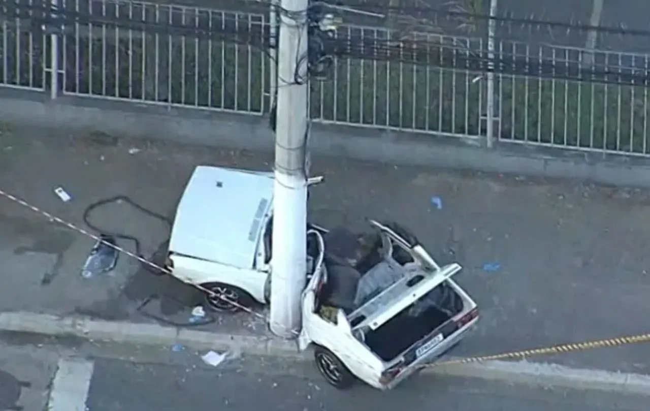 Carro partido em acidente em SP - Reprodução TV Globo