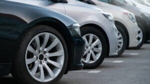 Carros usados, venda de carros - Scharfsinn / shutterstock.com