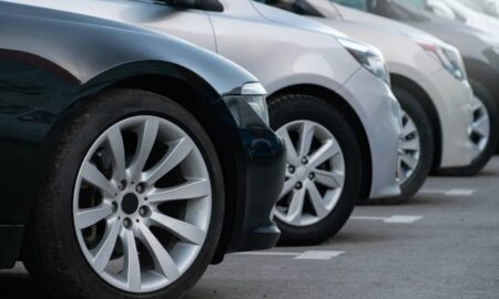 Carros usados, venda de carros - Scharfsinn / shutterstock.com