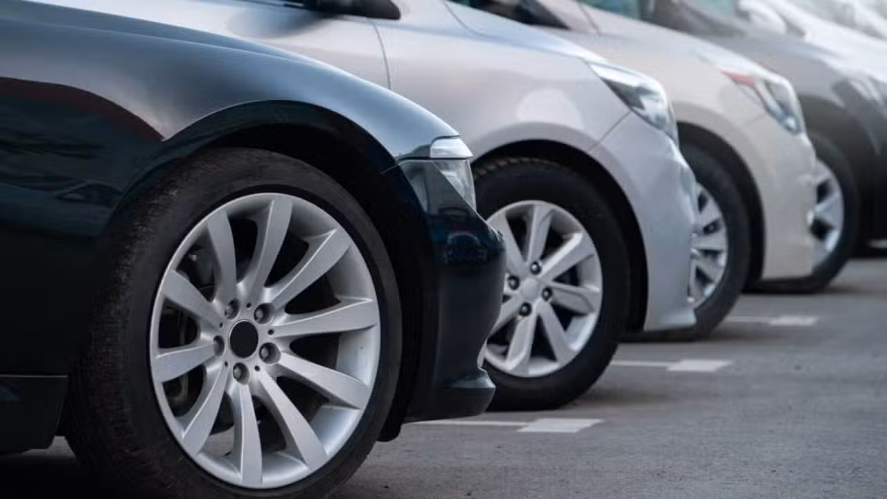Carros usados, venda de carros - Scharfsinn / shutterstock.com