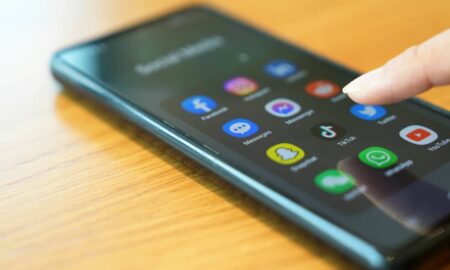 Celular, Android, Smartphone - TY Lim / shutterstock.com