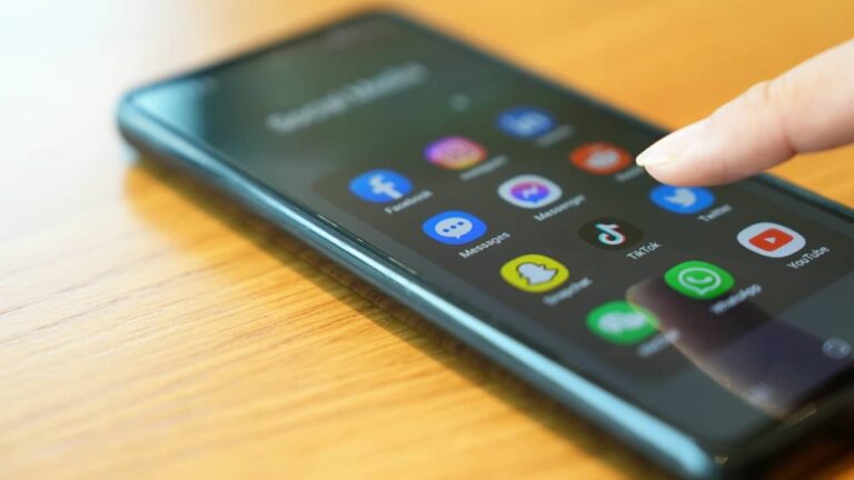 Celular, Android, Smartphone - TY Lim / shutterstock.com