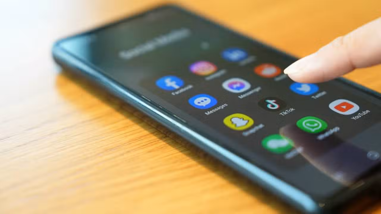 Celular, Android, Smartphone - TY Lim / shutterstock.com
