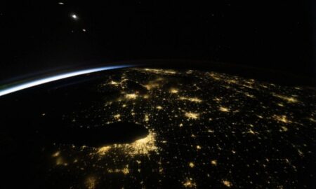Chicago em destaque nesta vista noturna dos Estados Unidos - NASA/Jessica Meir