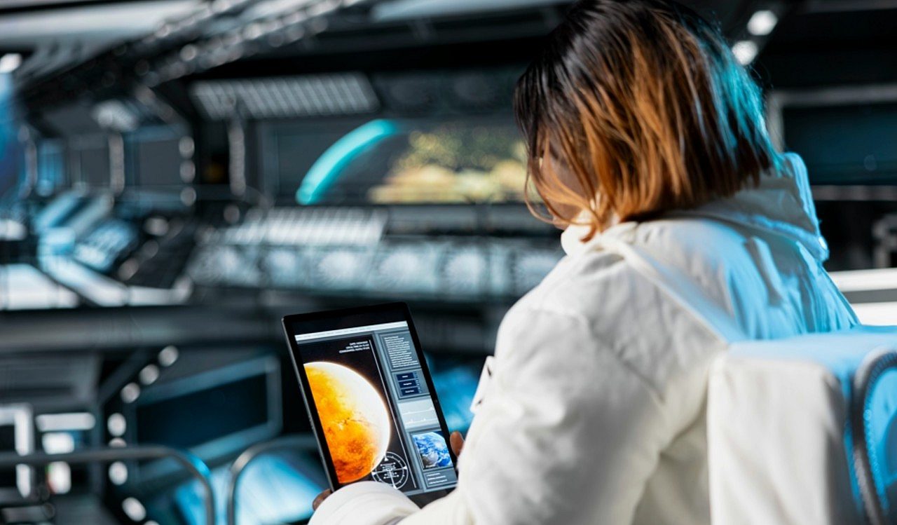 Cientista, astronauta - DC Studio/Shutterstock.com