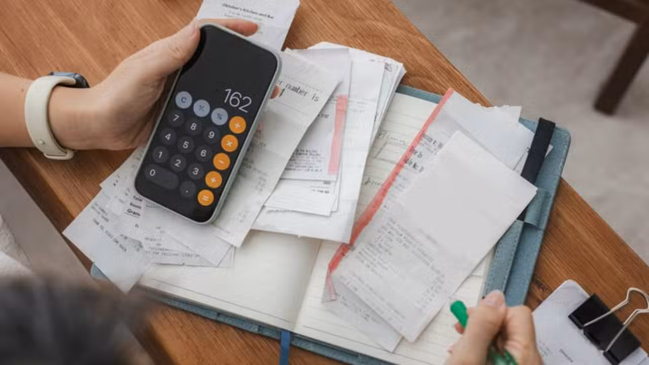 Desenrola Adimplentes 2026 permite renegociar dívidas de informais na Caixa e no Banco do Brasil até segunda